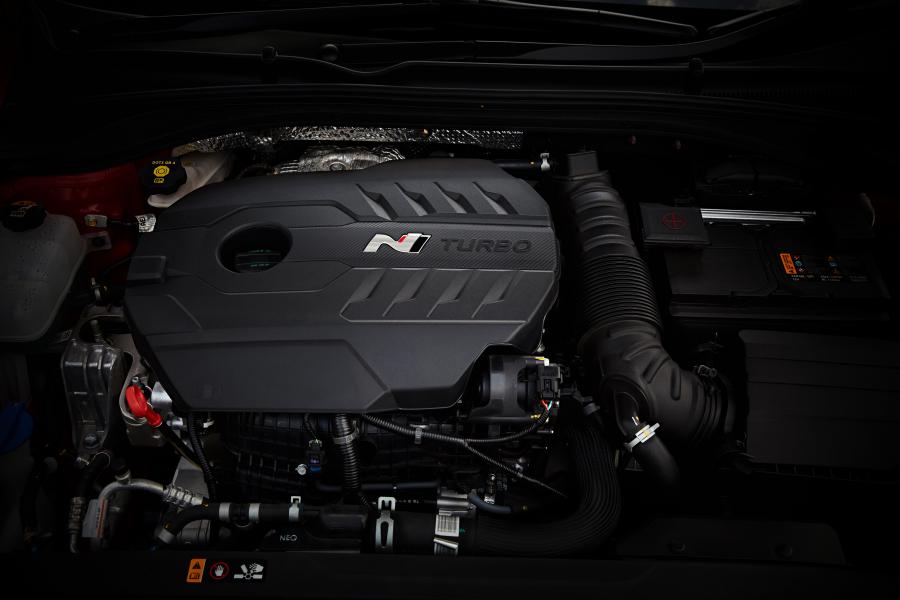 Моторный отсек Hyundai i30 Fastback N (PD) 2019 года  (AU) (фото 19 из 40)